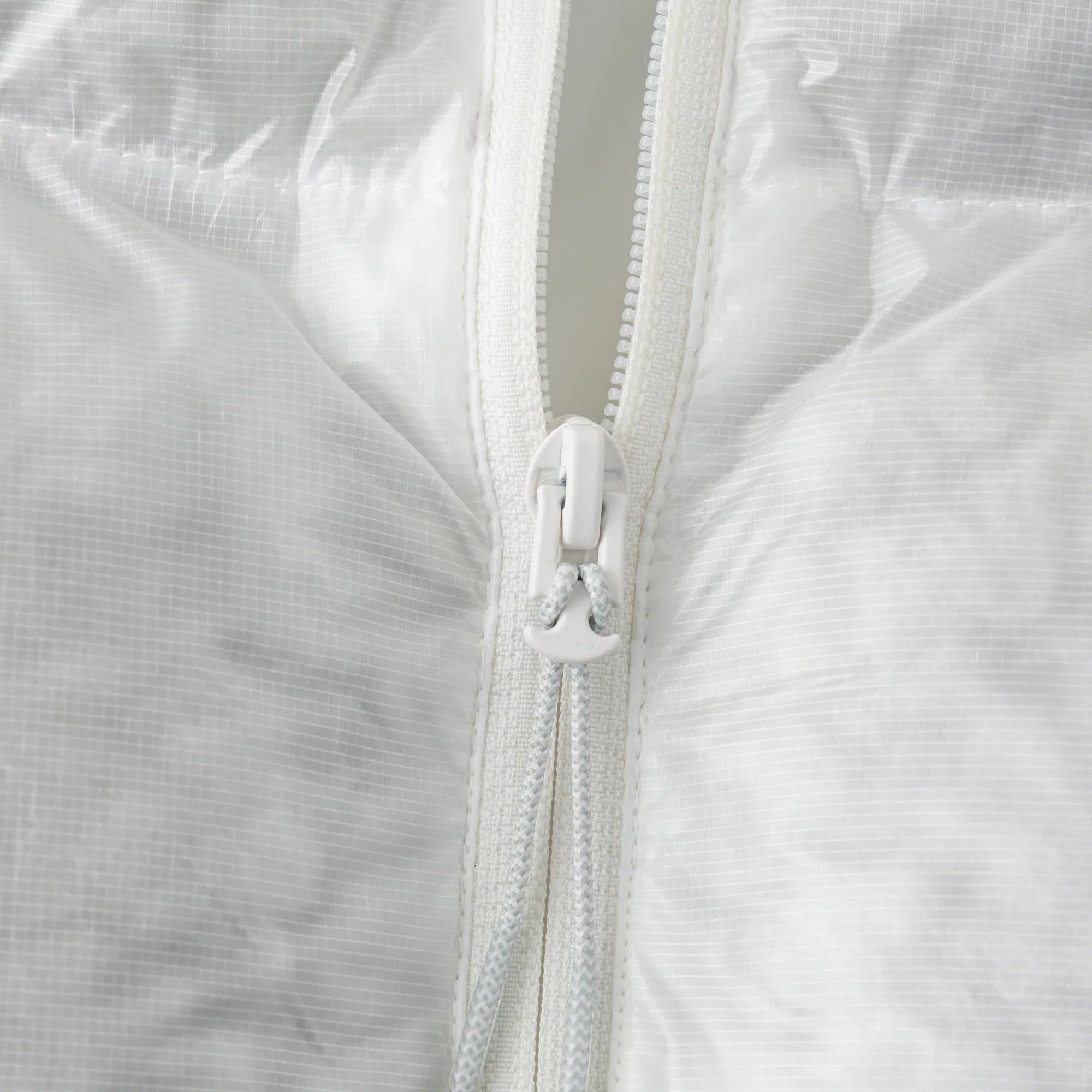 Mertra Translucent Puffer (Cloud) zip closeup